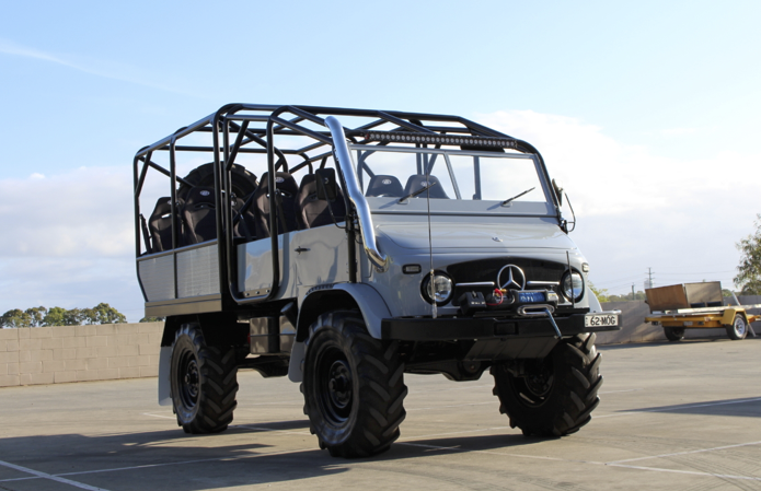 Unidan 404 Safari Tour Bus